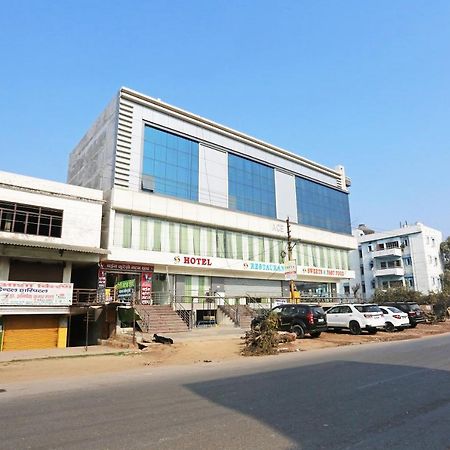 גורקפור Oyo 11306 Ss Hotel מראה חיצוני תמונה