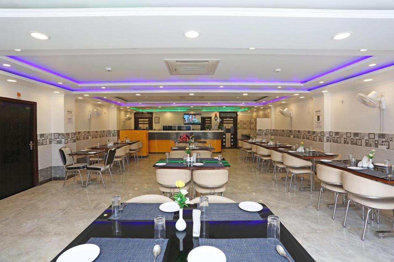 גורקפור Oyo 11306 Ss Hotel מראה חיצוני תמונה