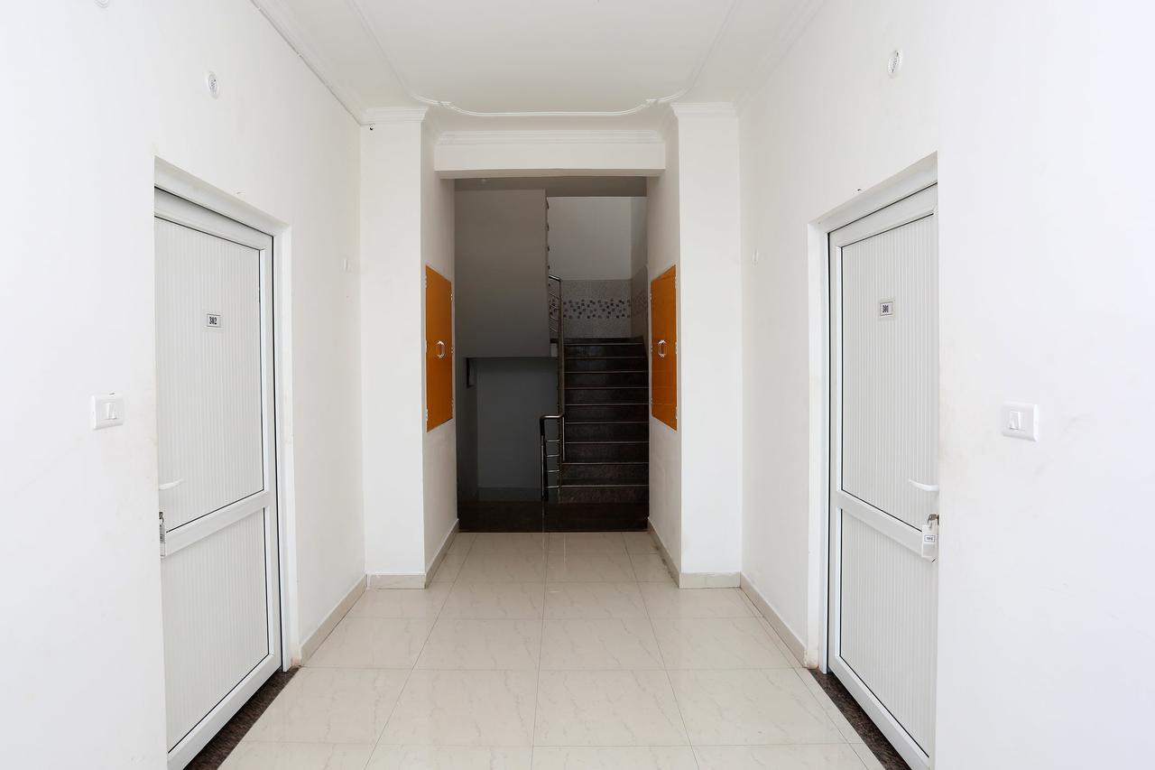 גורקפור Oyo 11306 Ss Hotel מראה חיצוני תמונה