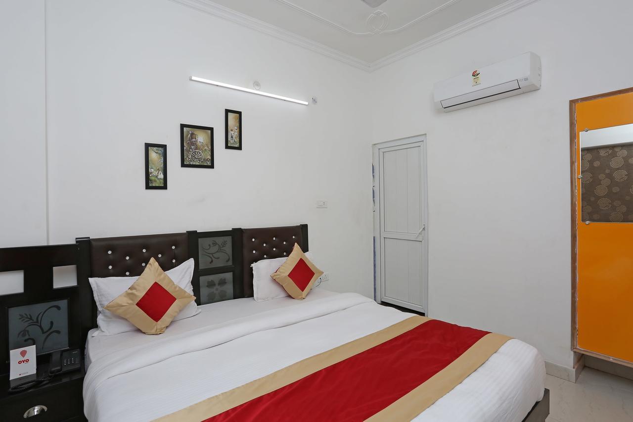 גורקפור Oyo 11306 Ss Hotel מראה חיצוני תמונה