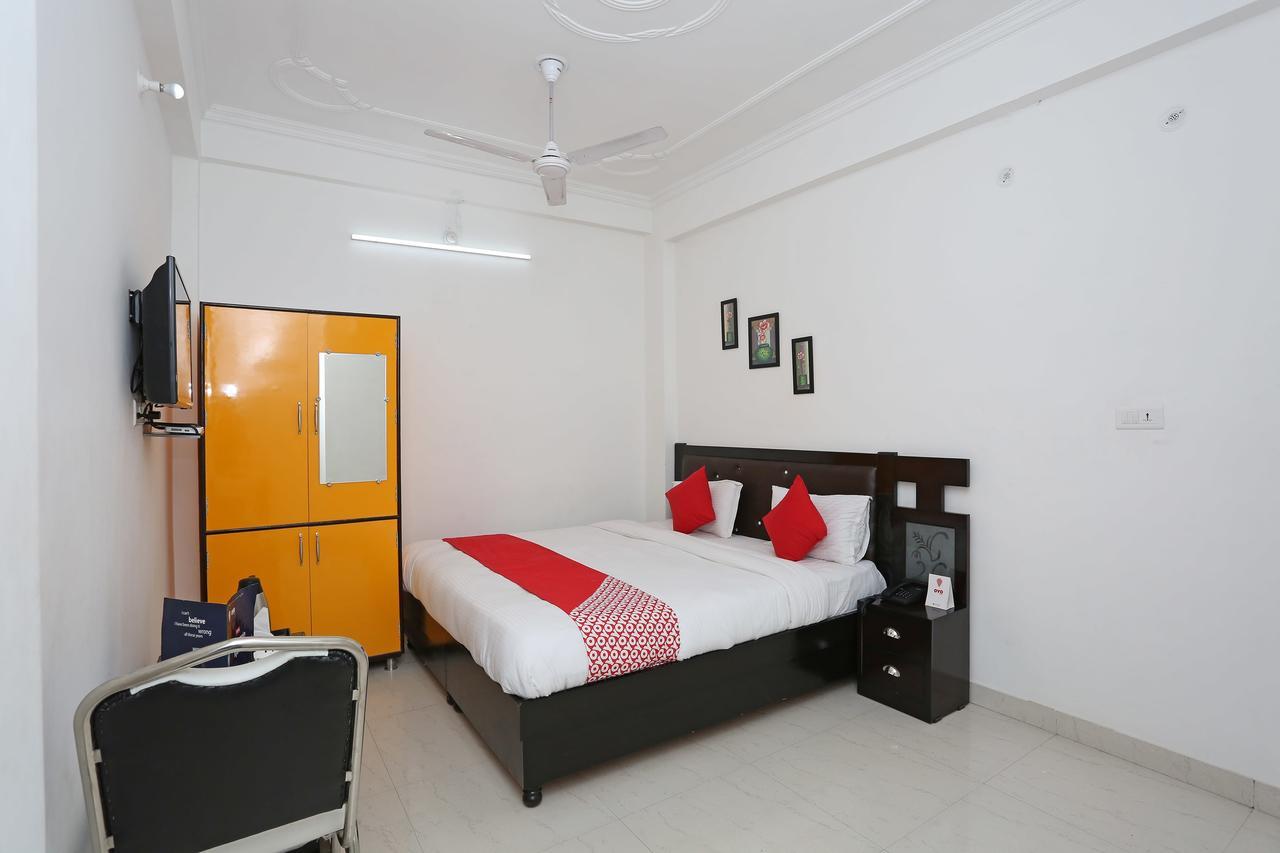 גורקפור Oyo 11306 Ss Hotel מראה חיצוני תמונה